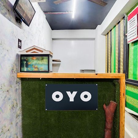 Hotel O Day Night Rooms Surat Exterior foto