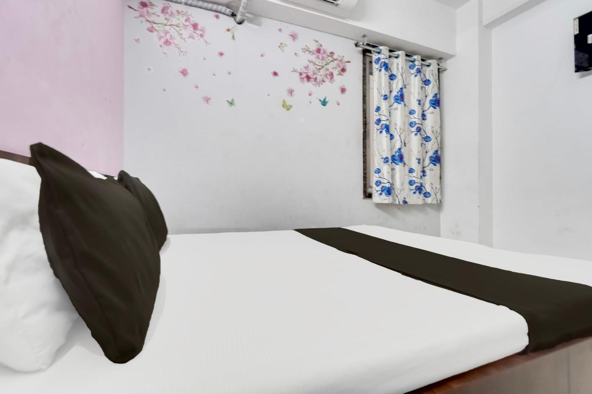 Hotel O Day Night Rooms Surat Exterior foto